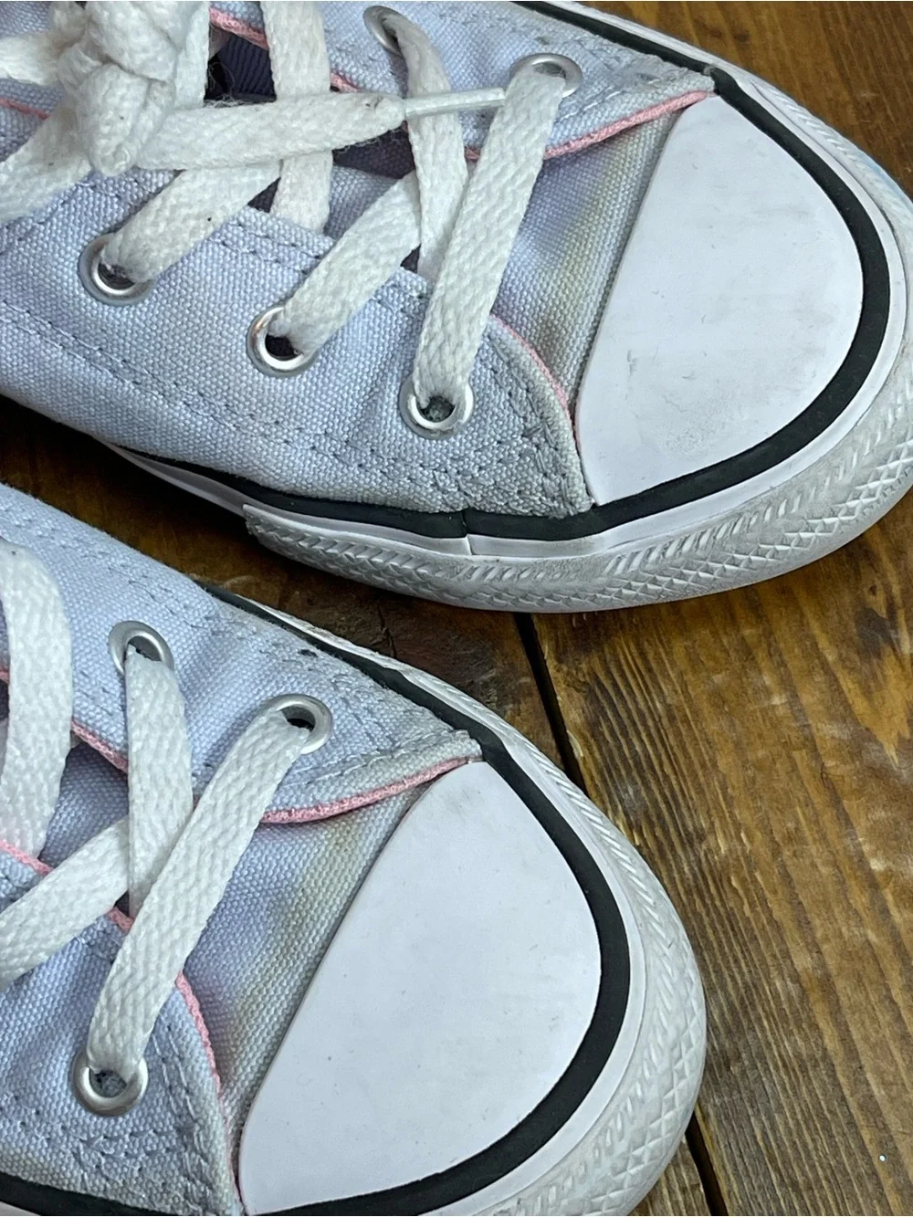 Converse low top sneakers girls size 3 pale periwinkle with embroidered flowers